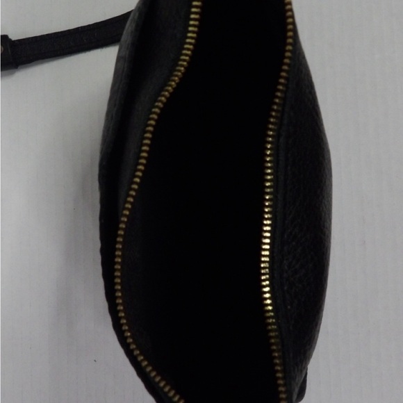 Portland Leather Classic Black Crossbody Bag - Picture 2 of 4